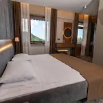 Assos Kartal Yuvasi Sazli