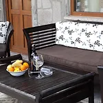 Assos Kartal Yuvasi Sazli
